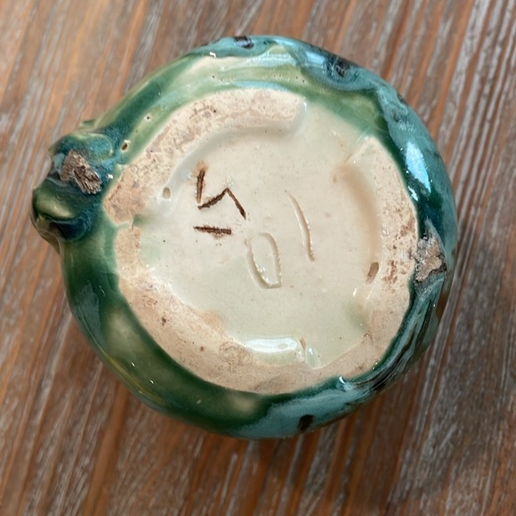 Decorative Frog on Lily Pad Pottery - Picture 6 of 6